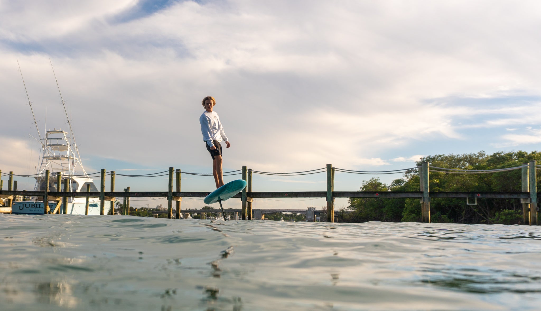 Learn To eFoil - Luxury Surf